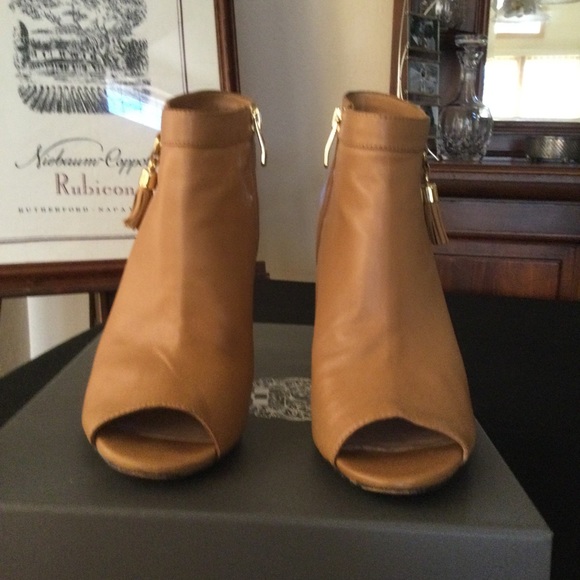 Vince Camuto, Kevin bootie - Picture 2 of 5